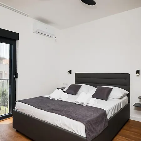 Luma 2 Luxury House On The *