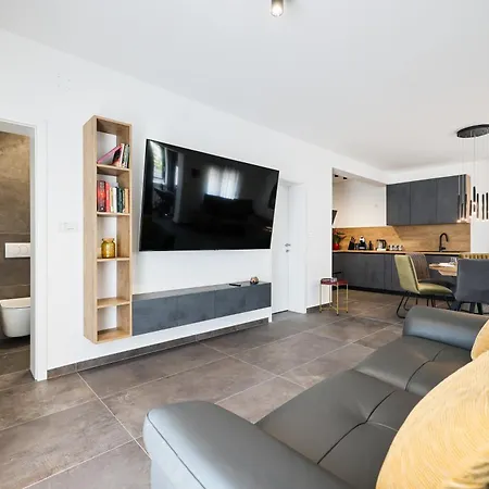 Luma 2 Luxury House On The