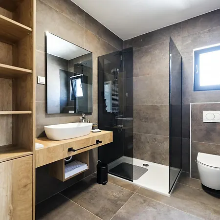 Luma 2 Luxury House On The