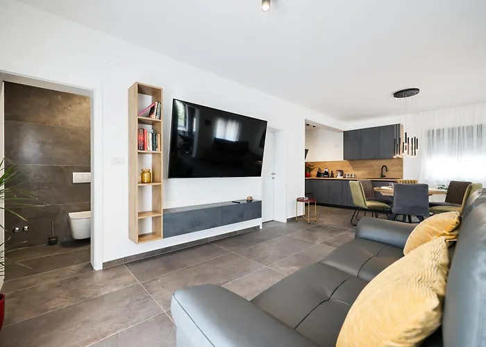 Luma 2 Luxury House On The