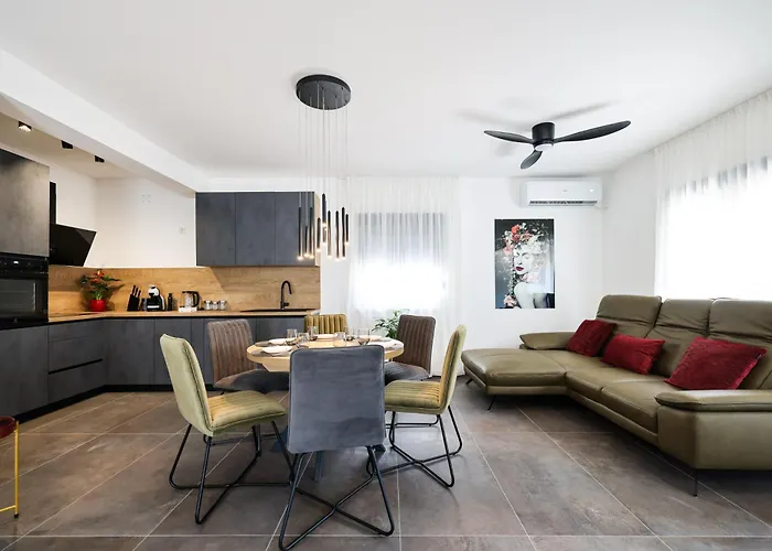 Luma 2 Luxury House On The Vila