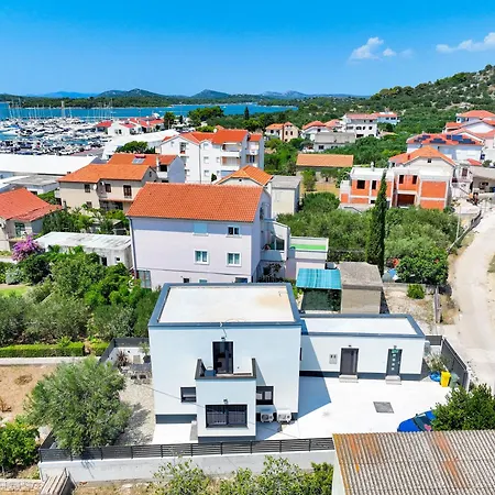 Luma 2 Luxury House On The *