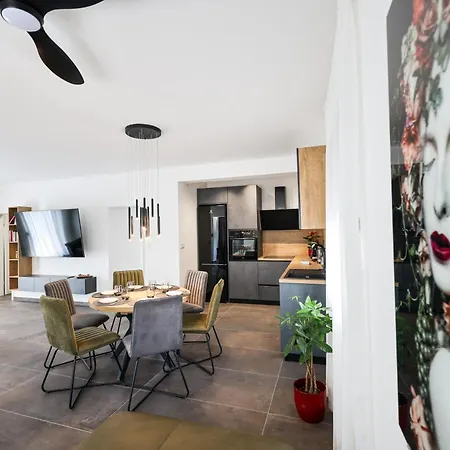 Luma 2 Luxury House On The וילה מורטר