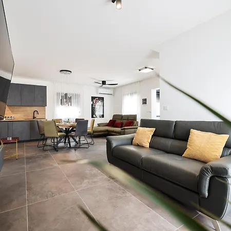 Luma 2 Luxury House On The * מורטר