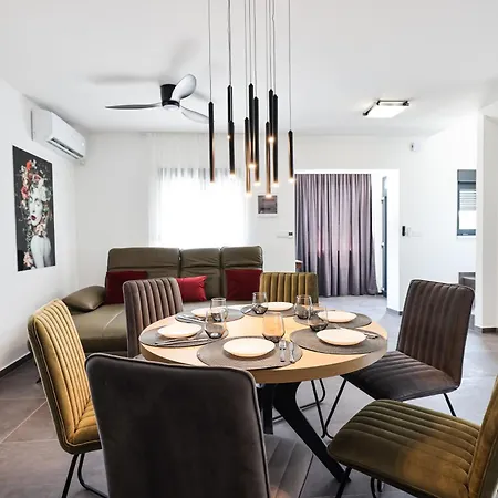 Luma 2 Luxury House On The וילה מורטר