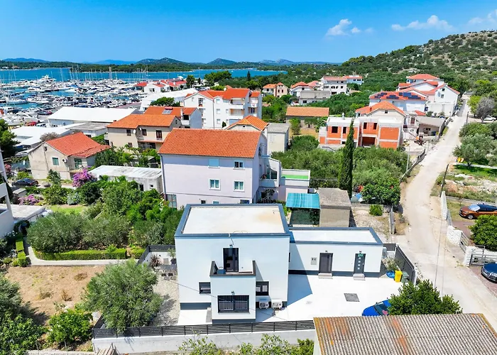 Luma 2 Luxury House On The *